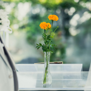 マリーゴールドに指輪を引っ掛けてリングピローにしました。|759340さんのTAKASAKI MONOLITH ~高崎モノリス~の写真(2557809)