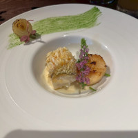 甘鯛のウロコ焼きとホタテ　野菜の軽いソース