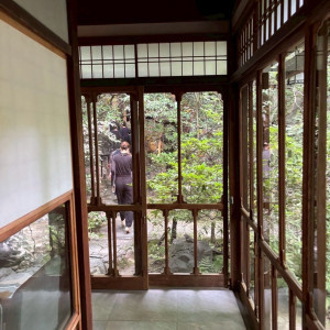 新郎新婦・親族控え室と会場の間の廊下|759359さんのアカガネリゾート京都東山（AKAGANE RESORT KYOTO HIGASHIYAMA）の写真(2481303)
