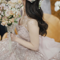 ブーケとヘアアクセサリーは日比谷花壇さんへオーダーしました