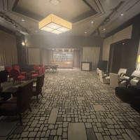 プロジェクションマッピングやバーカウンターがある