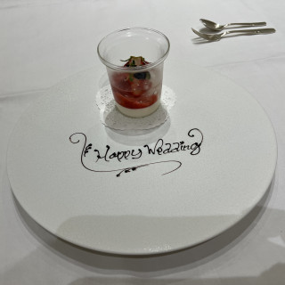 デザートビュッフェで提供されている見た目も可愛いミニパフェ