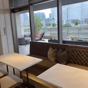 式を待つ間夜景を楽しめる|759704さんのノートルダム横浜みなとみらい/FIVESTAR WEDDINGの写真(2487417)
