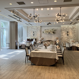 レストランのような形式の披露宴会場です。