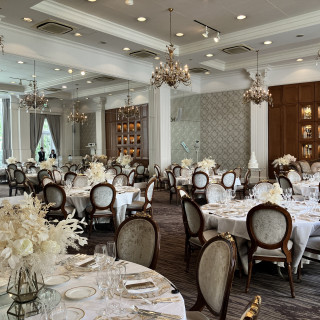 プロジェクションマッピングも使える披露宴会場です。