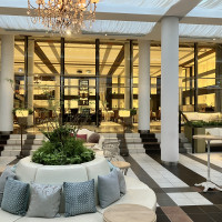 茶色の披露宴会場に付帯している設備