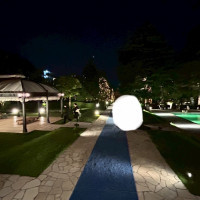夜のガーデンもライトアップされて素敵です