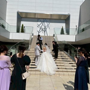 フラワーシャワー階段|759941さんのアルカンシエル luxe mariage 名古屋（アルカンシエルグループ）の写真(2484135)