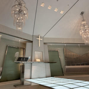 天井が高く綺麗で神秘的な空間です。|759956さんのアルカンシエル luxe mariage 名古屋（アルカンシエルグループ）の写真(2522915)