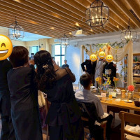 背景を移動してもらい、様々なパターン写真を撮ったりできます。