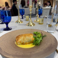 試食の魚料理。高いプランのコース料理です。