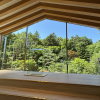 挙式場からの庭園の眺めが素晴らしい