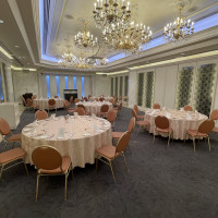 少人数での会食も可能