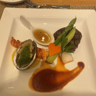 ステーキが箸で切れるくらい柔らかかった！