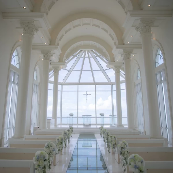 曇りでも海が綺麗でした」｜白を基調とした外装、内装が圧巻でした。海