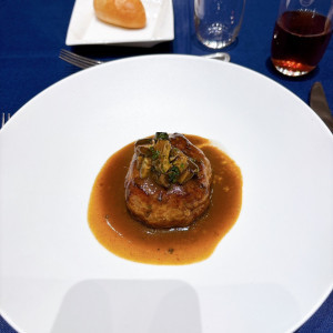 お肉料理はサザエバーグ|760445さんのニーズ青山 by T&G WEDDING (旧 青山迎賓館)の写真(2485218)