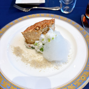 魚料理は浜辺をイメージしたカニ料理|760445さんのニーズ青山 by T&G WEDDING (旧 青山迎賓館)の写真(2485216)