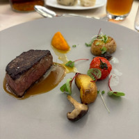 コースの肉料理です