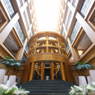 ゴージャスな重厚感のある挙式会場です