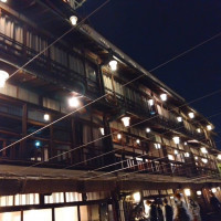 鴨川側から見た建物