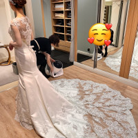 ドレス試着。ドレスショップのスタッフさんがとても親切でした。