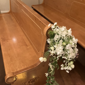 チャペルの椅子と装花|760551さんのセントグレースヴィラの写真(2577675)