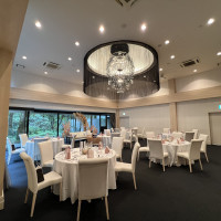 緑が見れる披露宴会場です。