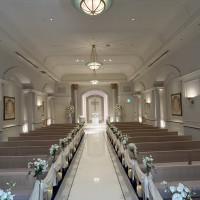 白基調のチャペルで、綺麗な写真が撮ってもらえます！