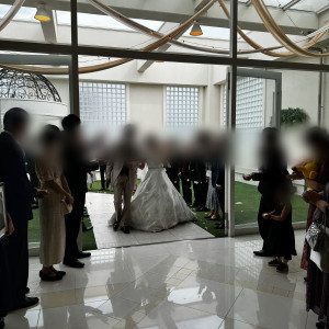 フラワーシャワーの花道|760754さんのアールベルアンジェ堺の写真(2551147)