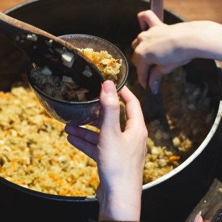 IWAI OMOTESANDOのお料理の演出の一つ、釜飯。