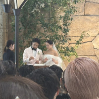 結婚証明書を完成させる場面