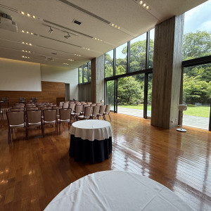 小さい方の披露宴会場で音楽室の様な壁なので演奏も楽しめます。|760897さんの国際文化会館（International House of Japan）の写真(2488270)