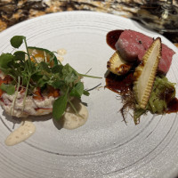 左が魚料理で、右が肉料理です。どちらももちろん美味しい！