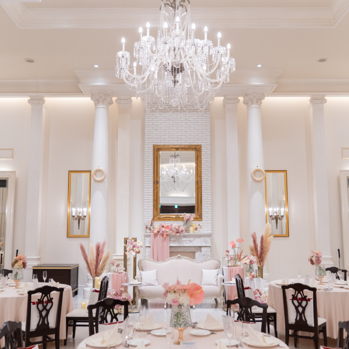 ピンクの可愛らしいデザイン　ソファにしました