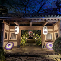 庭園にある山門です。