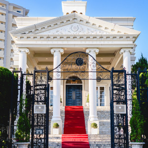 大階段正面|760977さんのベイサイド迎賓館（鹿児島）/テイクアンドギヴ・ニーズウェディングの写真(2603262)