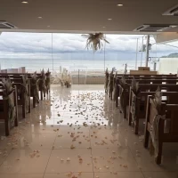 海が見えるチャペルです！