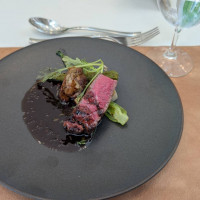 メインのお肉料理で、牛フィレ肉とフォアグラです。