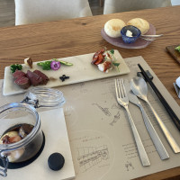 最初の見学でいろんなお料理を試食。おいしかったです。