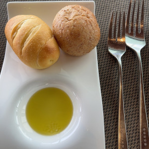当日パンは食べ放題と言われていました。|761318さんのノートルダムマリノア/FIVESTAR WEDDINGの写真(2489812)