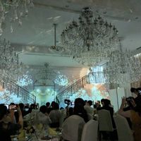 シャンデリアが素敵