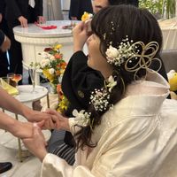 生花と水引、金箔でヘアメイクしていただいた