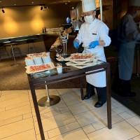 ウェルカムパーティの料理(シェフがその場で切ってくれる生ハム