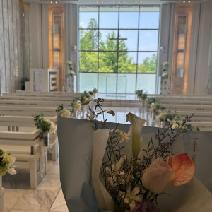 式場見学でお花をいただけて嬉しかったです|761564さんのリーセントカルチャーホテル/FIVESTAR WEDDINGの写真(2491007)