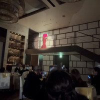 フラッシュモブを行った際の、新婦の歌いながら登場のシーン