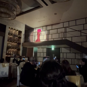 フラッシュモブを行った際の、新婦の歌いながら登場のシーン|761590さんのBIANCARA HILLSIDE TERRACE（ビアンカーラ ヒルサイドテラス）の写真(2631749)