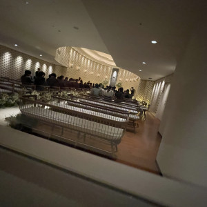 挙式会場の新郎新婦待ち部屋のマジックミラーからの写真|761597さんのホテル インターコンチネンタル 東京ベイの写真(2491189)