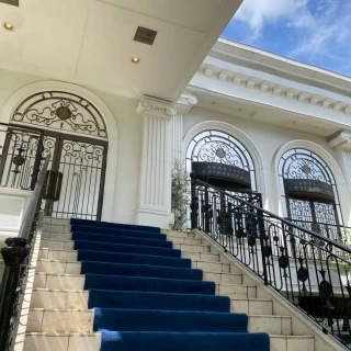 挙式が終わり、フラワーシャワーのところ。