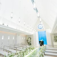 白を基調とした綺麗なチャペルです