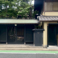 白金の静かな住宅街の中にあります